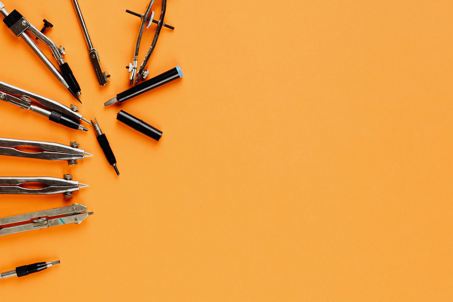 Differentiating Core Features from Auxiliary Tools cognitive load