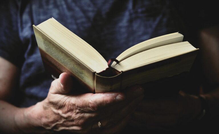 how to organize knowledge base information for easy access